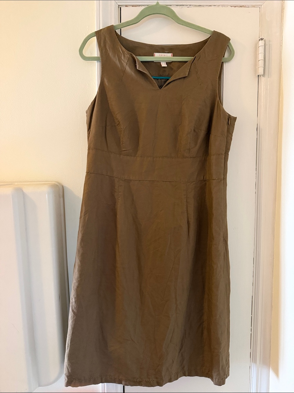 Classic Sleeveless Brown Shift Dress